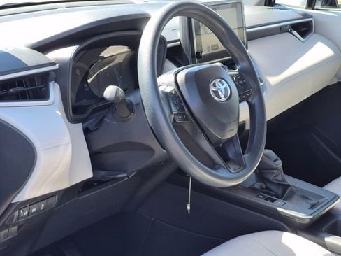 Used 2026 Toyota Corolla Cross L image 9