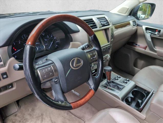 Used 2016 Lexus GX 460 Luxury w/ Preferred Accessory Package AWD/4WD image 10