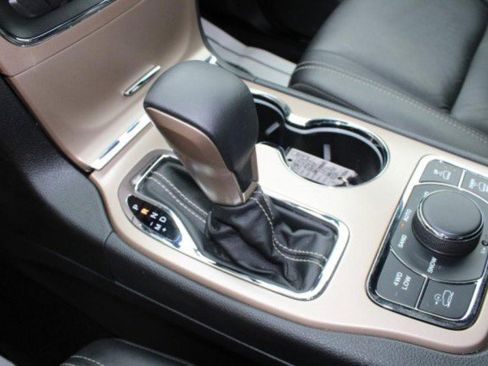 Used 2017 Jeep Grand Cherokee Limited image 33