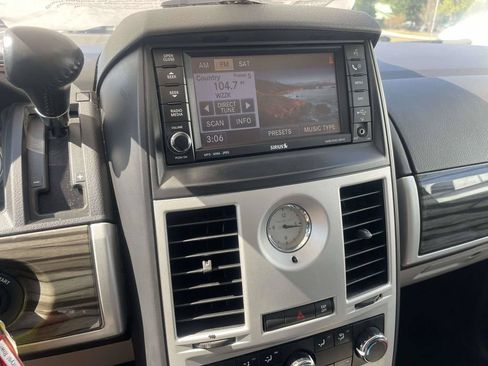 Used 2010 Chrysler Town & Country Touring FWD image 16