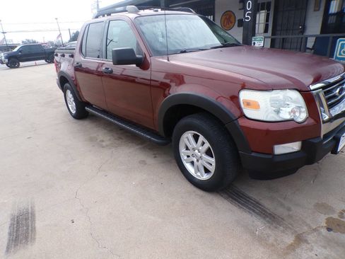 Used 2010 Ford Explorer Sport Trac XLT image 4