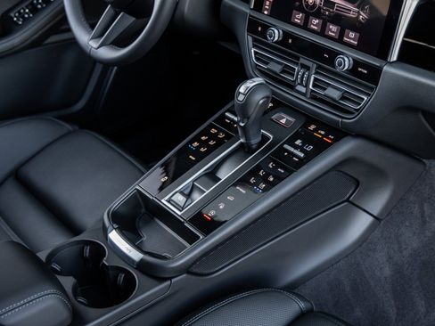 New 2026 Porsche Macan image 34