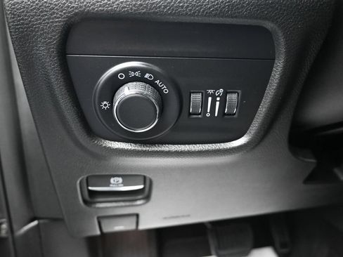 Used 2024 Jeep Grand Cherokee Altitude AWD/4WD image 12