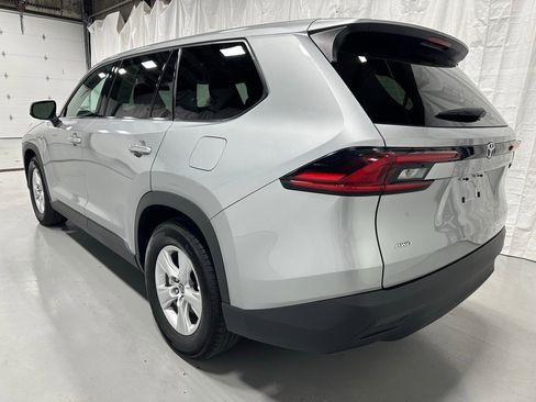 Used 2025 Toyota Grand Highlander AWD image 5