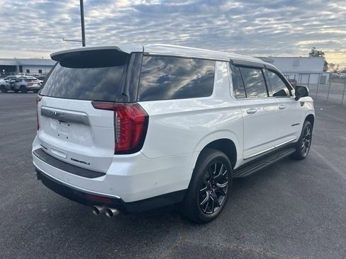 Used 2023 GMC Yukon XL Denali w/ Advanced Technology Package image 4