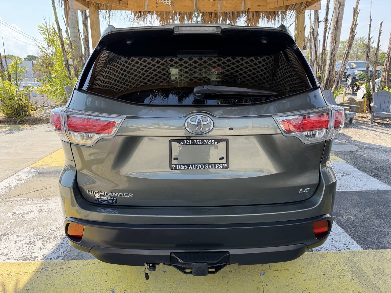 Used 2015 Toyota Highlander Plus FWD image 6