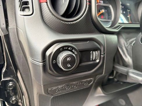 Used 2024 Jeep Gladiator Rubicon w/ Technology Group AWD/4WD image 24