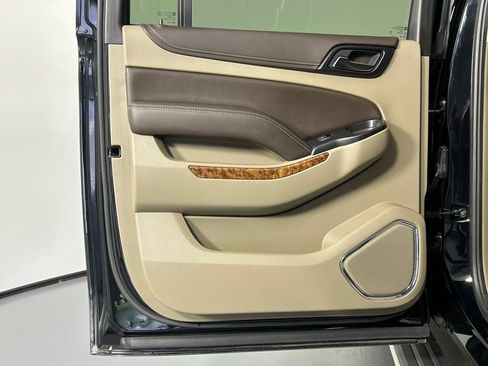 Used 2020 Chevrolet Suburban Premier AWD/4WD image 18