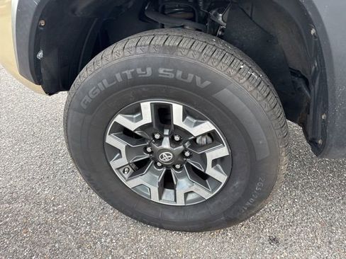 Used 2017 Toyota Tacoma TRD Off-Road image 5
