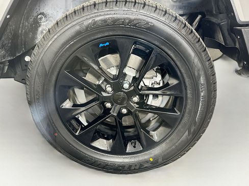 Used 2023 Jeep Wrangler Sahara image 11