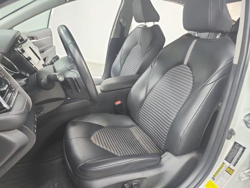 Used 2020 Toyota Camry SE FWD image 19