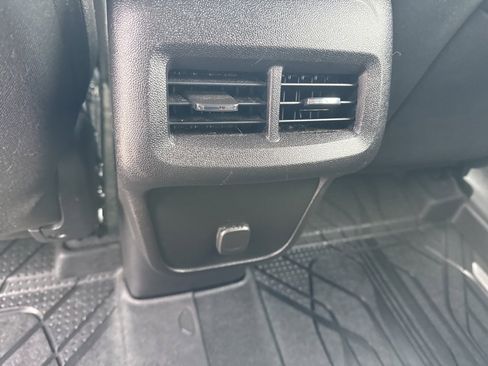 Used 2018 Chevrolet Equinox LT image 30