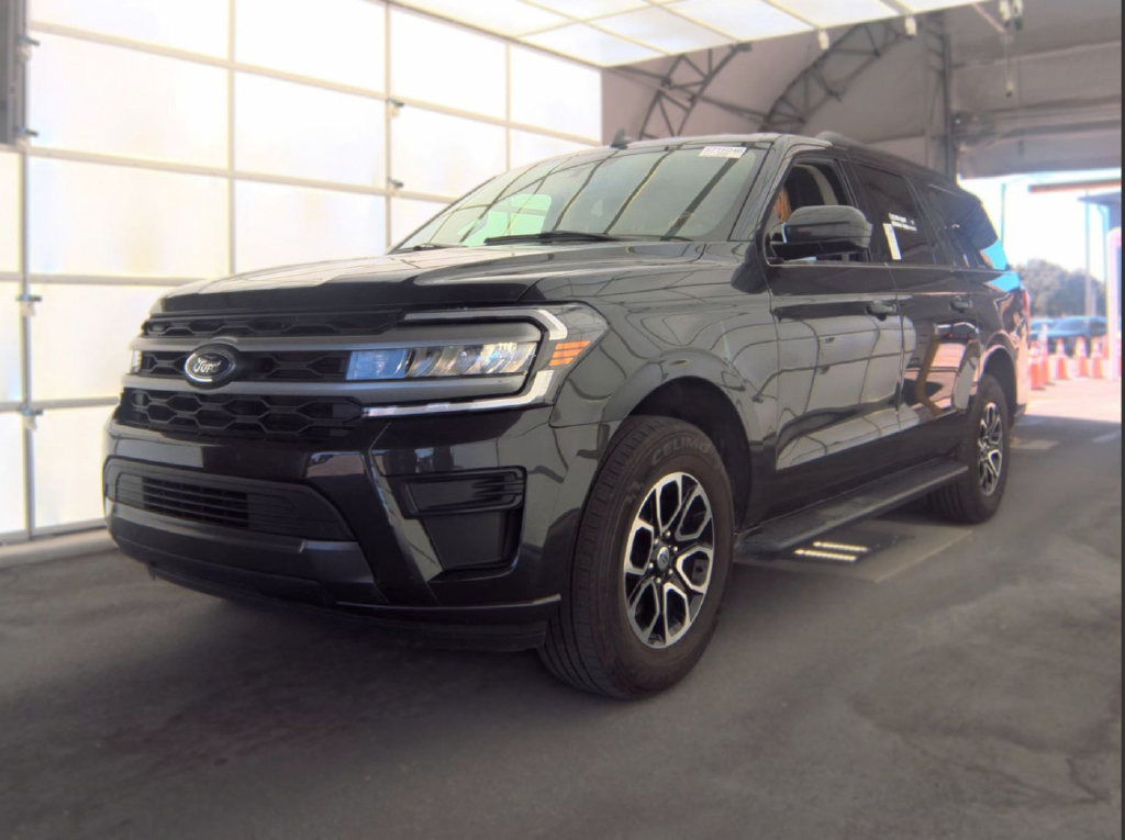 Used 2024 Ford Expedition Max XLT RWD image 4
