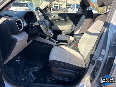 Used 2025 Hyundai Venue SEL image 13