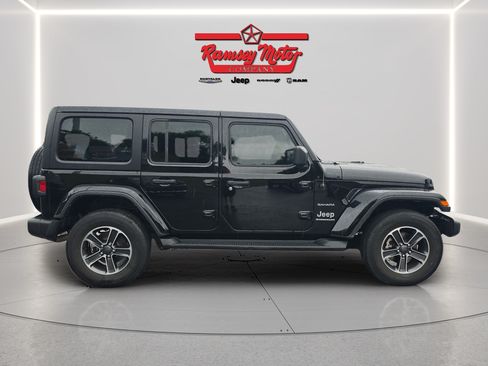 Used 2023 Jeep Wrangler Unlimited Sahara w/ Cold Weather Group AWD/4WD image 6