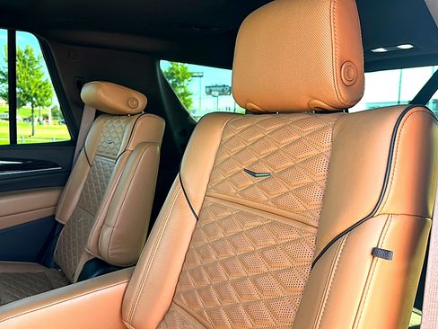 Used 2021 Cadillac Escalade Sport RWD image 20