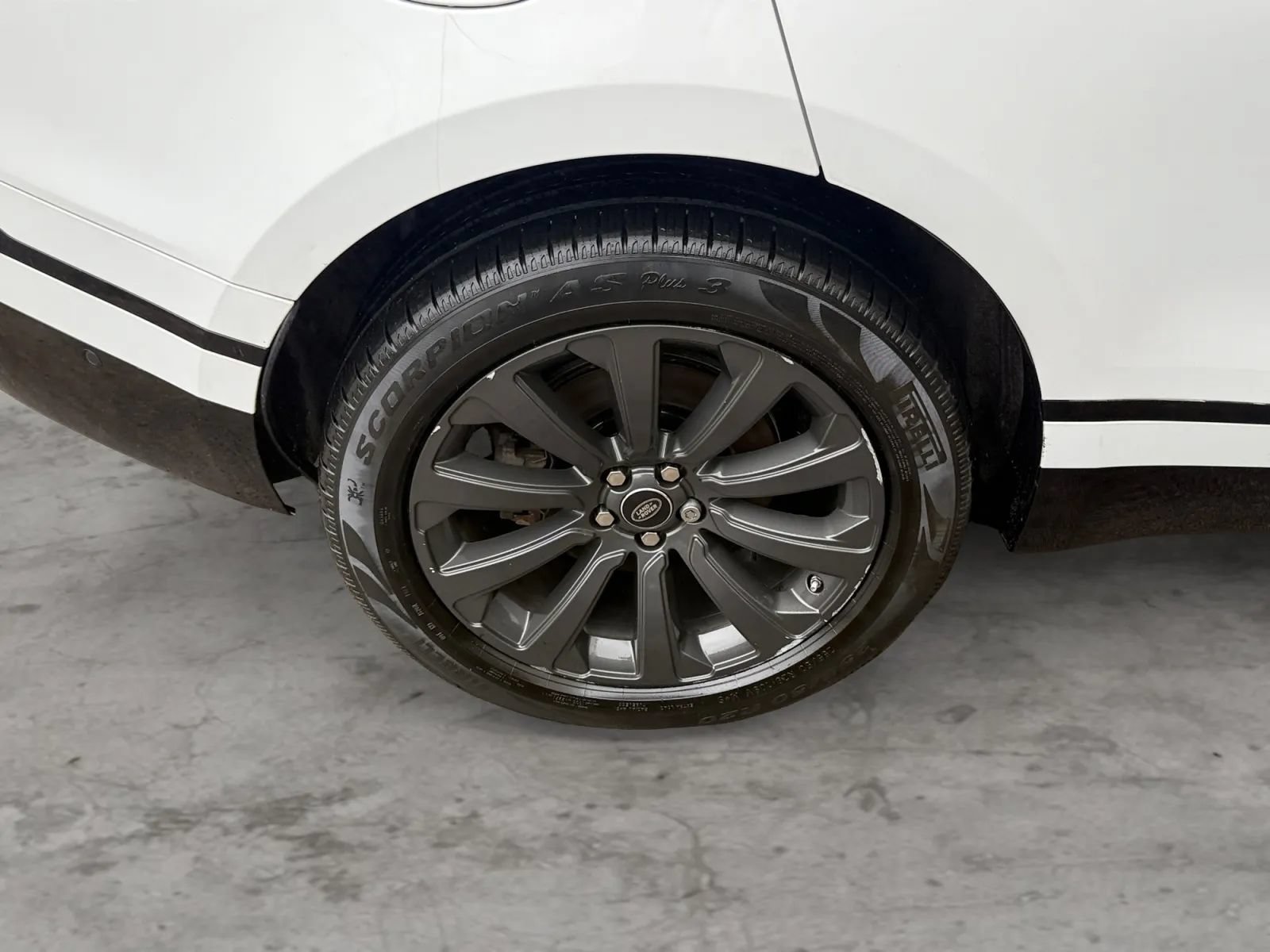 Used 2018 Land Rover Range Rover Velar R-Dynamic SE AWD/4WD image 44