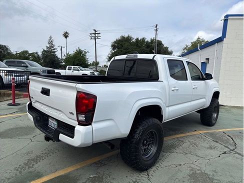 Used 2022 Toyota Tacoma SR AWD/4WD image 6