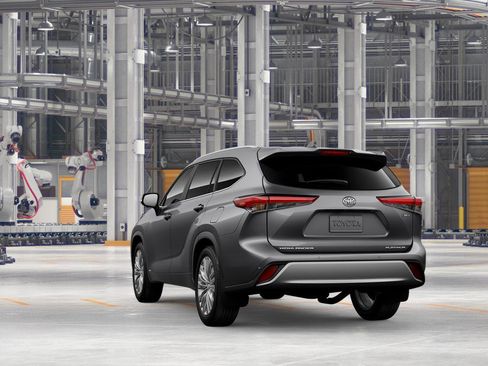 New 2026 Toyota Highlander Platinum image 7