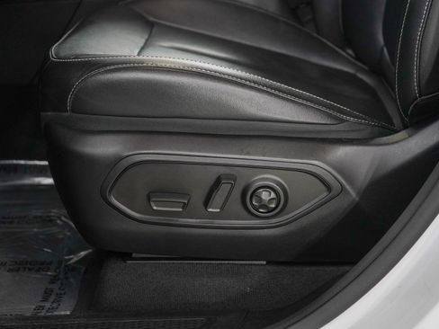 Used 2023 Jeep Grand Cherokee Limited w/ Black Appearance Package image 21