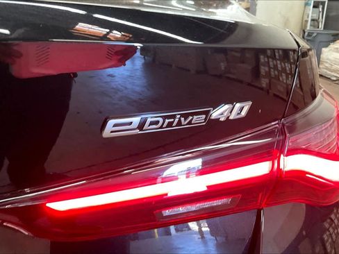 Used 2025 BMW i4 eDrive40 w/ M Sport Package image 11