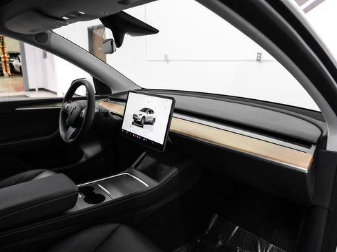 Used 2023 Tesla Model Y Long Range image 20