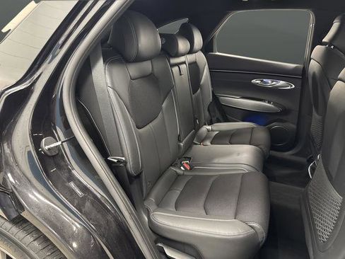 Used 2024 Genesis GV70 3.5T Sport image 31