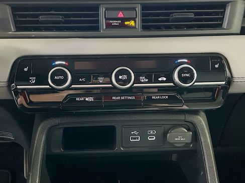 Used 2024 Honda Pilot Touring image 16