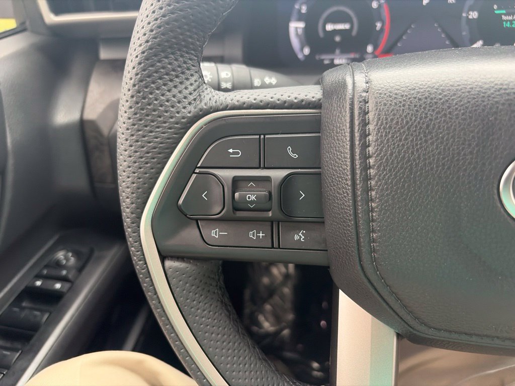 Used 2025 Toyota Tacoma Limited AWD/4WD image 17