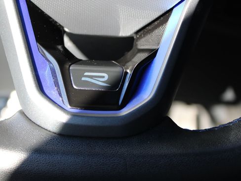 Used 2024 Volkswagen Golf R image 33