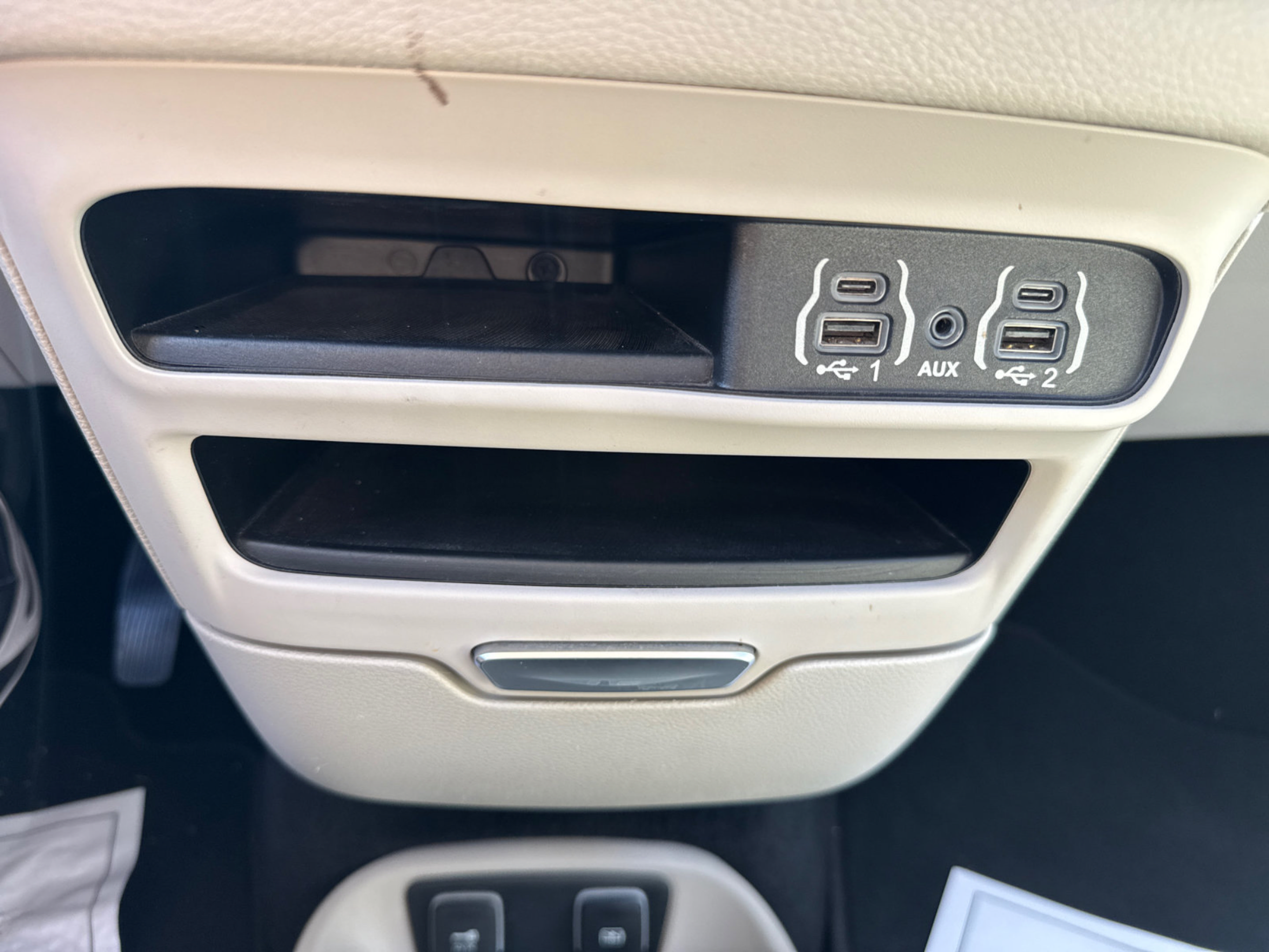 Used 2021 Chrysler Pacifica Touring-L FWD image 27