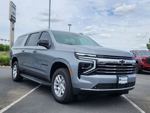 New 2026 Chevrolet Suburban LT w/ Comfort Package AWD/4WD image 4