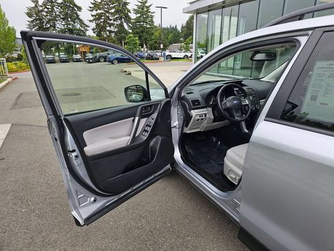 Used 2015 Subaru Forester 2.5i Premium w/ All-Weather Package AWD/4WD image 18