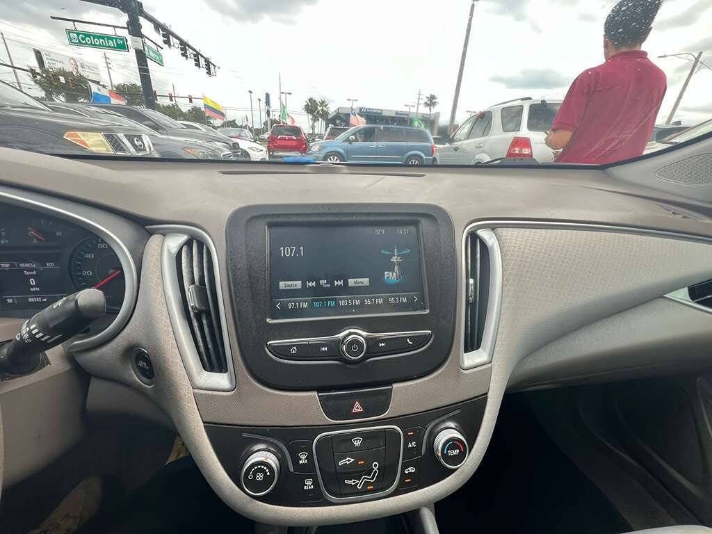 Used 2018 Chevrolet Malibu LS FWD image 2