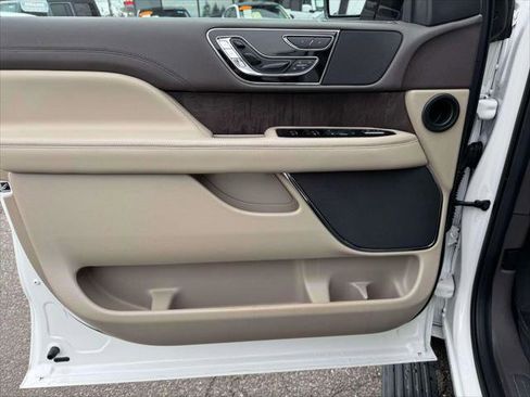 Used 2022 Lincoln Navigator L Reserve image 14