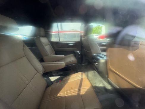 Used 2025 Chevrolet Tahoe High Country AWD/4WD image 4