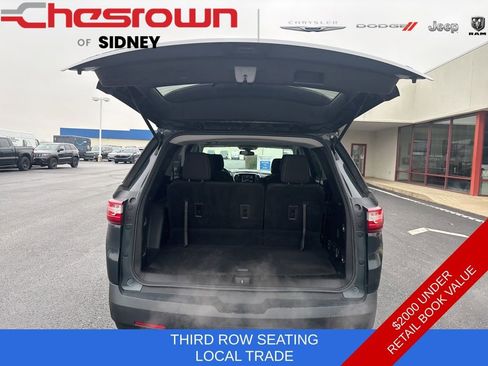 Used 2020 Chevrolet Traverse LT image 16