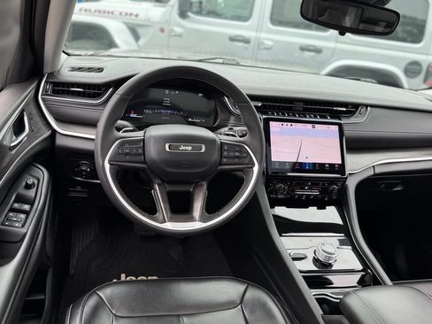 Used 2023 Jeep Grand Cherokee Limited AWD/4WD image 7