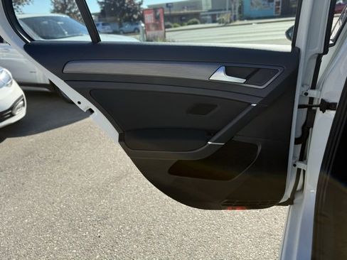 Used 2019 Volkswagen e-Golf SE w/ Driver Assistance Package image 16