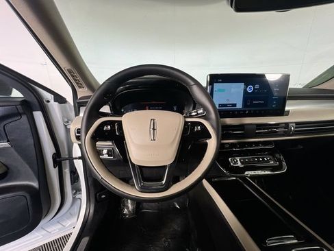 Used 2025 Lincoln Corsair FWD image 14