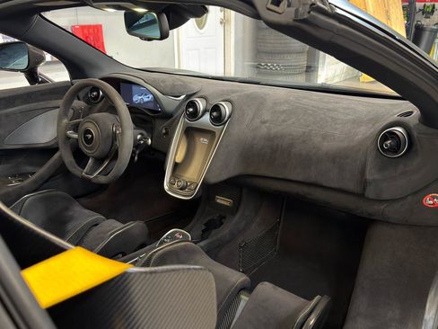 Used 2020 McLaren 600LT Spider RWD image 27