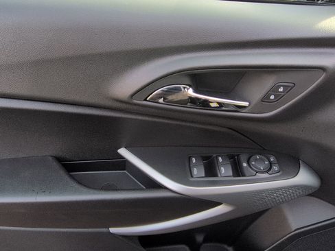 New 2026 Chevrolet Trax RS w/ Sunroof Package image 82