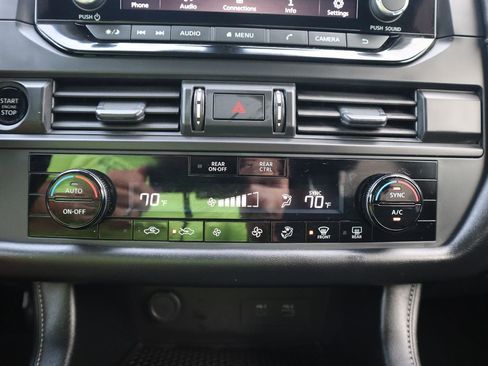 Used 2025 Nissan Pathfinder S image 26