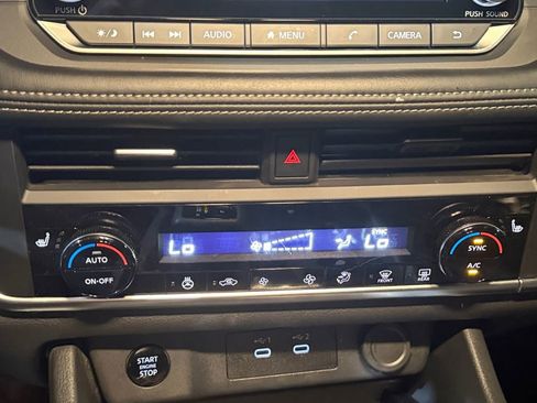 Used 2024 Nissan Rogue SV w/ SV Premium Package image 29