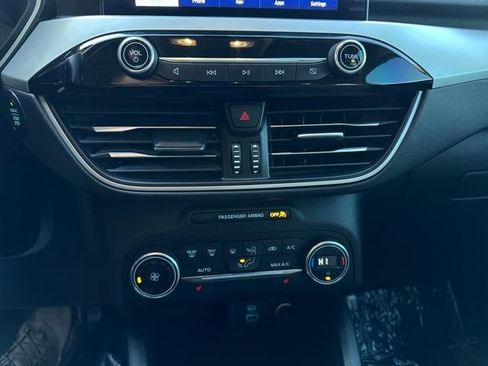 Used 2020 Ford Escape SE image 19