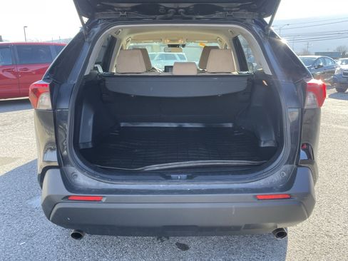 Used 2019 Toyota RAV4 LE image 5