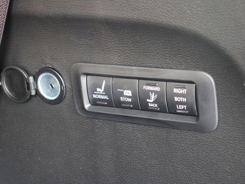 New 2026 Chrysler Pacifica Pinnacle image 27