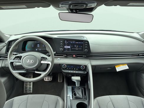 Certified 2025 Hyundai Elantra Sport FWD image 16