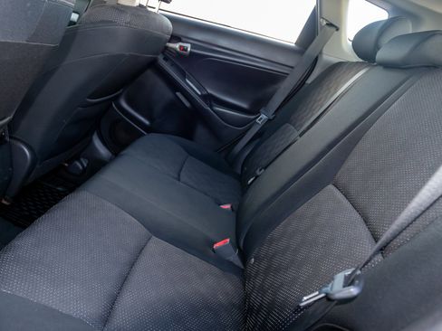 Used 2010 Pontiac Vibe w/ Preferred Package image 12