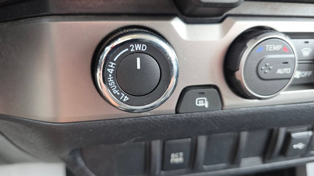 Used 2022 Toyota Tacoma SR AWD/4WD image 34